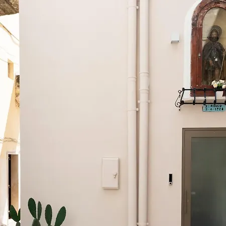Saint Nicolhouse Bari
